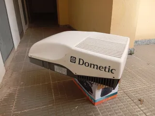 Dometic techo FJ2200 en perfecto estado.