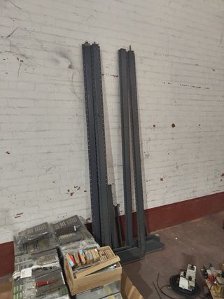 Estantería industrial metálica