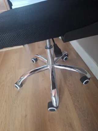 Silla de oficina ergonómica negra