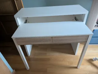 Escritorio blanco con cajones y estraible + silla