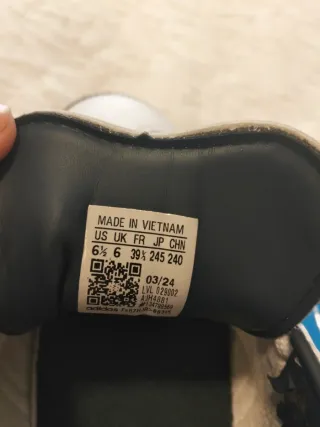 Adidas Samba Blancas con Rayas Rojas