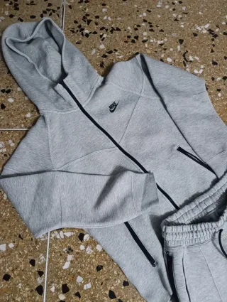 Sudadera Nike Tech Gris