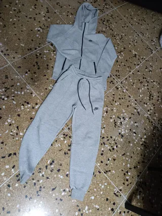 Sudadera Nike Tech Gris