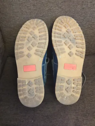 Zapatos náuticos azules y marrones