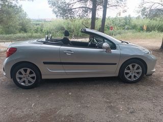 Peugeot 207 Cabrio. Pegatina C. 77.000 kms.