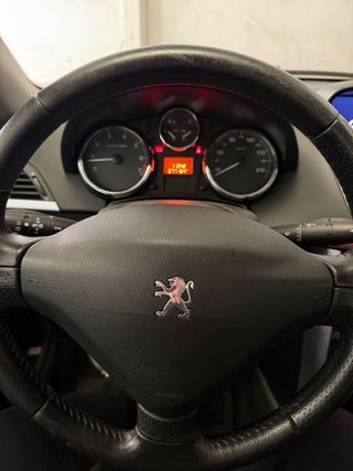 Peugeot 207 Cabrio. Pegatina C. 77.000 kms.