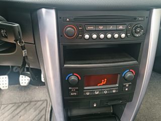 Peugeot 207 Cabrio. Pegatina C. 77.000 kms.