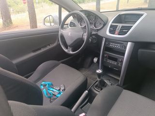 Peugeot 207 Cabrio. Pegatina C. 77.000 kms.