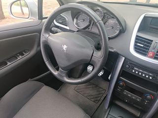Peugeot 207 Cabrio. Pegatina C. 77.000 kms.