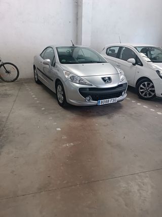 Peugeot 207 Cabrio. Pegatina C. 77.000 kms.