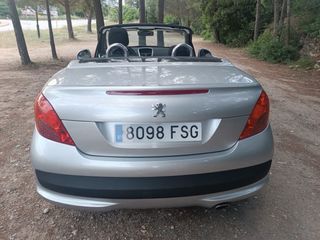 Peugeot 207 Cabrio. Pegatina C. 77.000 kms.