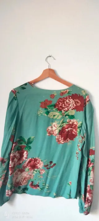 Blusa floral verde azulado