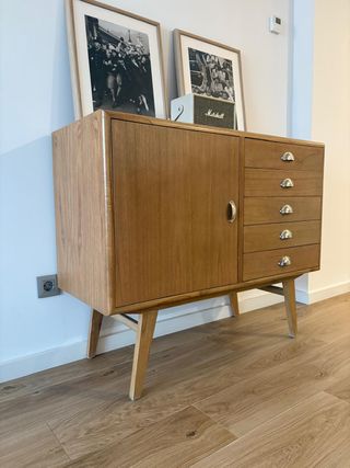Aparador Mid-Century Modern Escandinavo