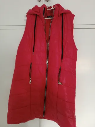 Chaquetón sin mangas rojo