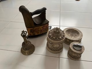 Plancha antigua, campana y set de cenicero/mechero