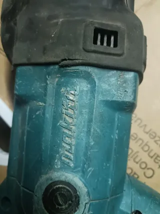 Sierra de sable Makita AVT