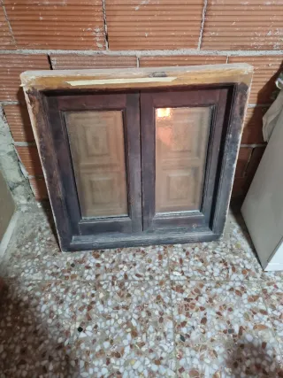 Ventana de madera maciza
