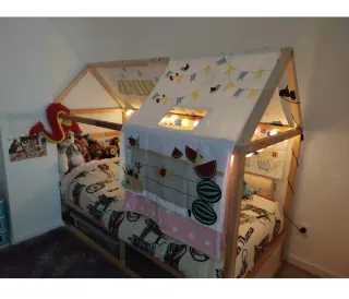 Cama infantil tipo casita, de Ikea