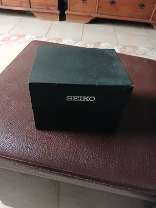 Caja de reloj Seiko negra