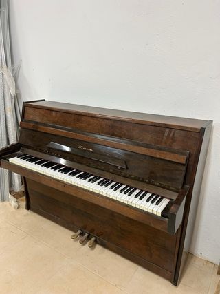 Piano vertical madera oscura