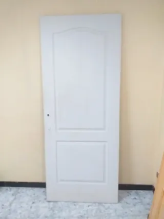 Puerta interior de madera