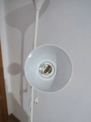 Lampada da terra bianca