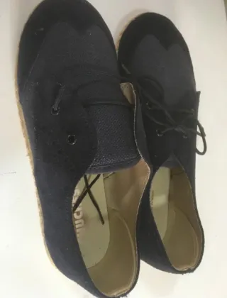 Zapatos CHUCHI negros y azules