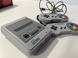 Super Nintendo Classic Mini + 2 Mandos