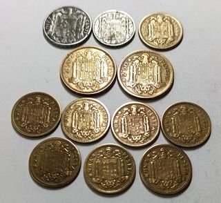 Lote 12 monedas Franco 2,5 y 1 pta. y 10-5 cent