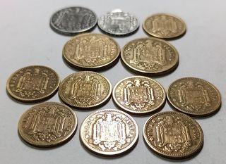 Lote 12 monedas Franco 2,5 y 1 pta. y 10-5 cent