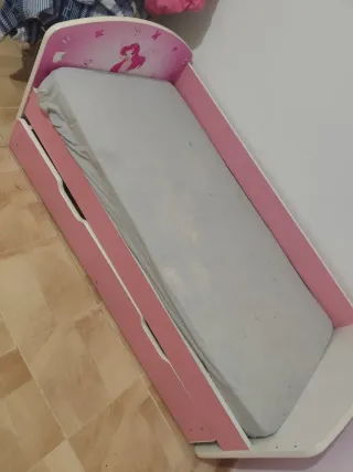 Cama infantil con diseño de princesa