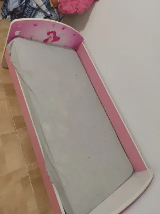 Cama infantil con diseño de princesa