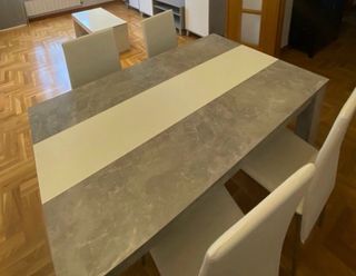 Mesa de comedor moderna y 4 sillas