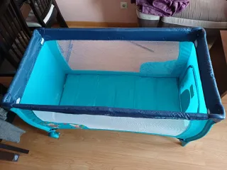 Cuna de viaje azul