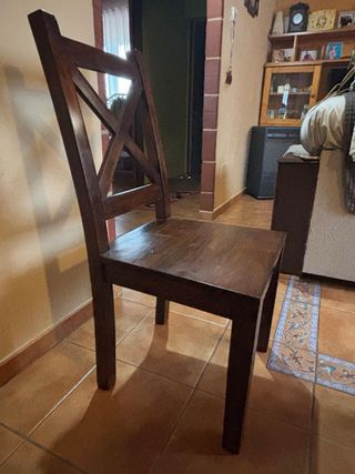 Mesa de comedor de madera rústica