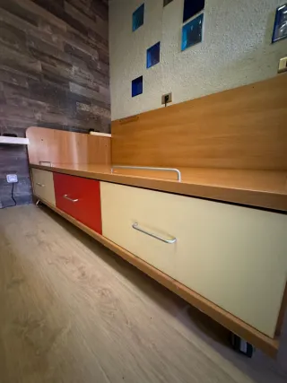 Cama con cajones de madera