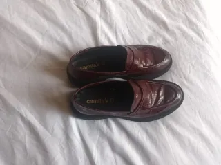 Zapatos rojo vino oscuro sin usar Marca CAMILA'S
