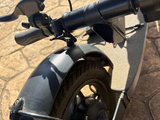 Patinete eléctrico gris