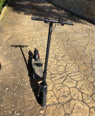 Patinete eléctrico gris