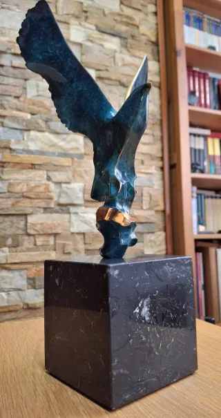 Escultura de bronce