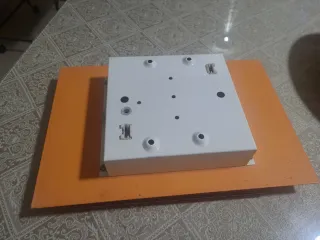 Lámpara decorativa naranja y blanca