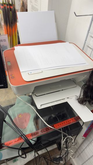 Impresora HP Naranja y Blanca