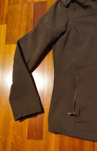 Chaqueta Alpine impermeable con capucha