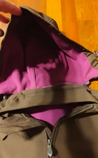 Chaqueta Alpine impermeable con capucha