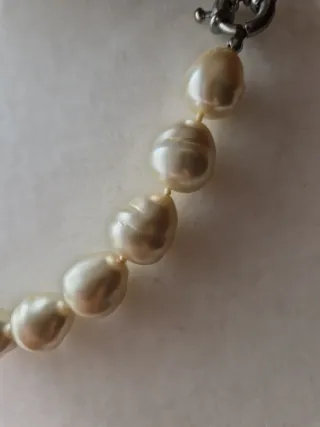 Collar de perlas barrocas doradas