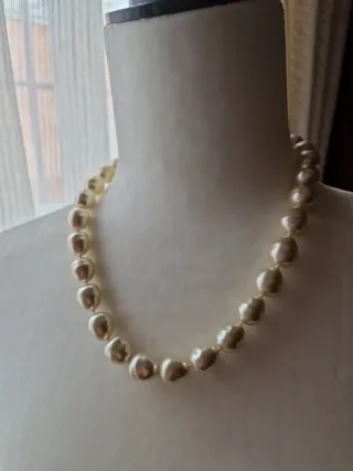 Collar de perlas barrocas doradas
