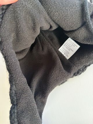 Gorro El Corte Inglés negro con pompón