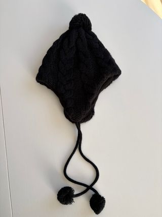 Gorro El Corte Inglés negro con pompón