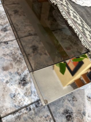 Mesa de centro de cristal y metal