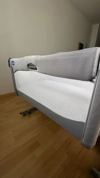 Cuna colecho Chicco gris